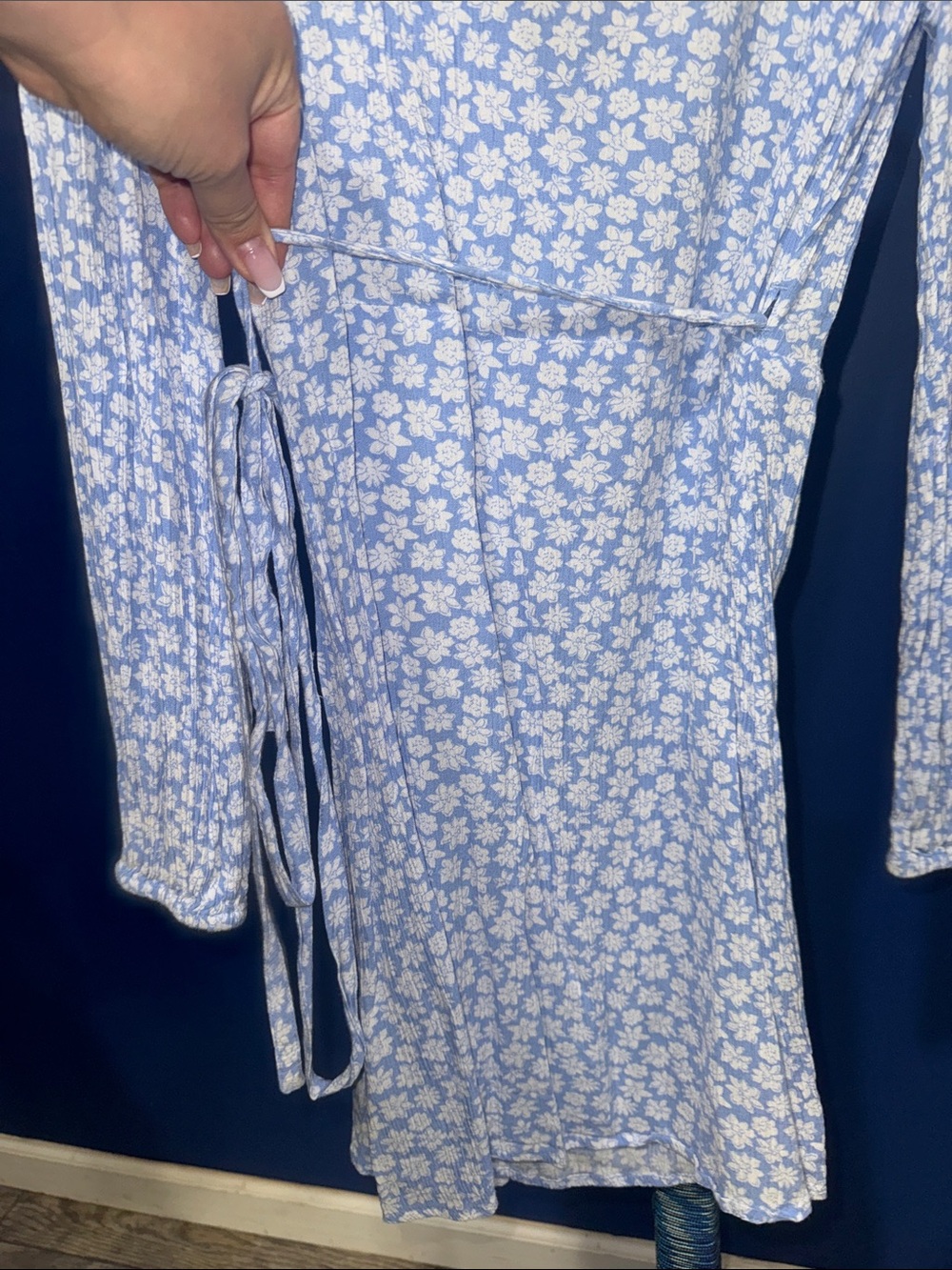 Billabong -Sky Blue Floral Wrap Dress Size Small 🌼 - Picture 16 of 17